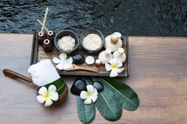 Görünümü, Spa ayak top ve Tay masajı sıkıştır topları, bitkisel tedaviler Spa, ahşap topa el yaz günü, Tayland. Sağlıklı kavramı