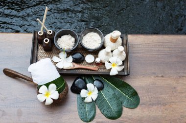 Tay Spa ve masaj ahşap beyaz. Sağlıklı kavramı, gevşeme, doğal seçim ve yumuşak focu