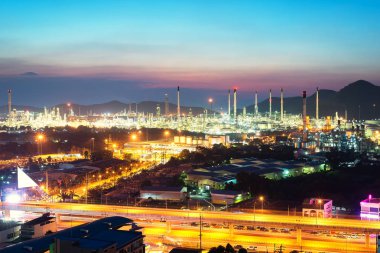 Süre içinde güzel sahne alacakaranlık petrol rafineri sanayi tepesinden görüntüleyin. Chonburi il Tayland, petrol rafineri sanayi. Peyzaj Sanayi Emlak Tayland. Endüstri kavramı