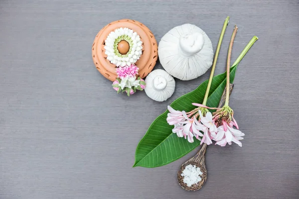 Tay Spa ve masaj ahşap beyaz. Sağlıklı kavramı, gevşeme, doğal seçim ve yumuşak focus.top vie