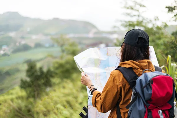 Hipster Mujer Joven Vacaciones Senderismo Aventura Salvaje — Foto de Stock