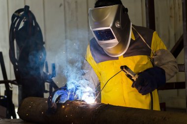 Closeu kaynak Fabrikası'nda sanayi işçisi