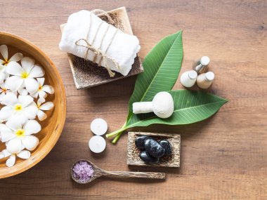 Spa masaj topları, ahşap üzerinde bitki topu treaments spa, Tayland, odak seçin