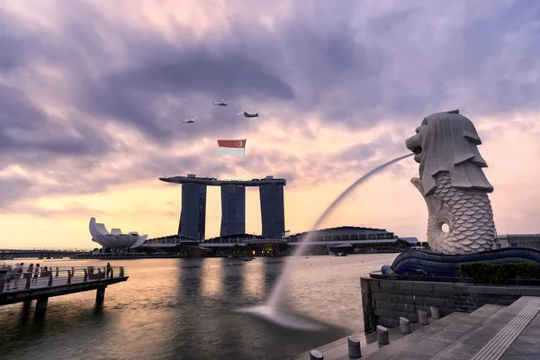Singapur Lipca 2017 Merlion Fontanna Marina Bay Sands Jest Słynnym — Zdjęcie stockowe