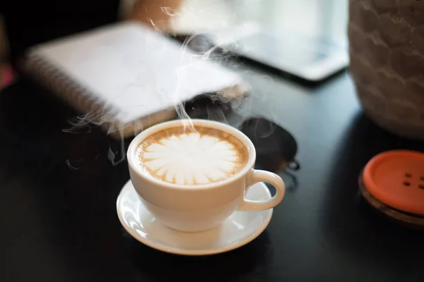 Tasse Café Sur Table Bois Sur Fond Arrière — Photo