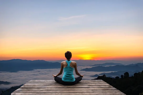 Strong Women Practice Yoga Bridge Nature — Stock Photo, Image