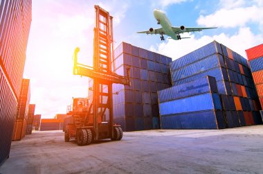 Konteyner kutu yükleme navlun eğitmen işleme forklift