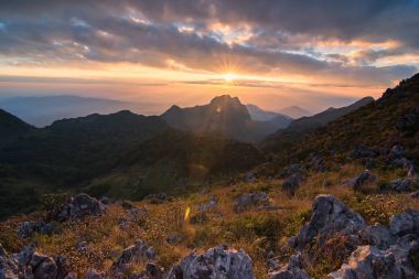 Chiang Mai province Tayland Doi Luang Chiang Dao başında günbatımı manzarası fotoğrafçı ve turistler için bir çok popüler olduğu süre içinde güzel sahne. Turistik ve doğal kavramı
