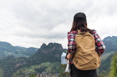 Dağ, Tayland karşı karşıya muzaffer duygu uzun yürüyüşe çıkan kimse kadın