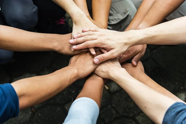 Grupo Pessoas Uniram Mãos Para Construir Trabalho Equipe Conjunto Com — Fotografia de Stock