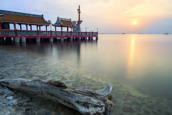 Pavillion Κινεζική Στυλ Στη Θάλασσα Πρωί — Φωτογραφία Αρχείου