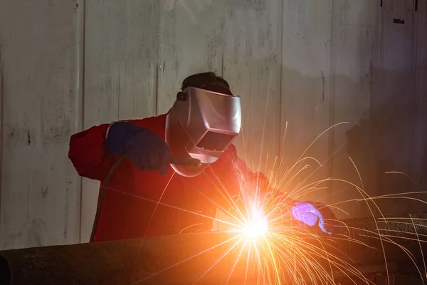 Lavoratore Industriale Primo Piano Della Saldatura Della Fabbrica — Foto Stock