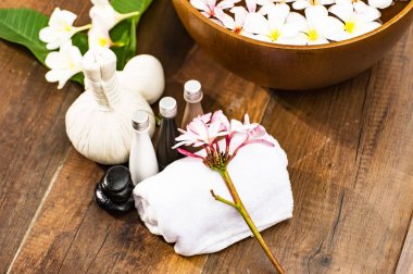 Spa Masaj sıkıştırmak topları, bitkisel topu ve tedavi spa, Tayland, yeşil tonu 2017