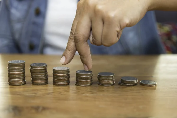 Ahorrar Dinero Concepto Mano Del Hombre Poniendo Dinero Pila Monedas —  Fotos de Stock