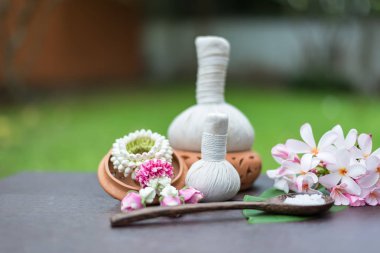 Spa Masaj yumuşak topları, ahşap treaments spa, Tayland, ile bitkisel topu sıkıştırmak ve focu seçin