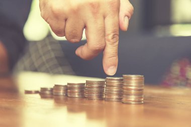 Asyalılar kurtarmak para içinde belgili tanımlık gelecek. Satın alma, ipotek, kredi, işletme finansı ve gayrimenkul kavramı