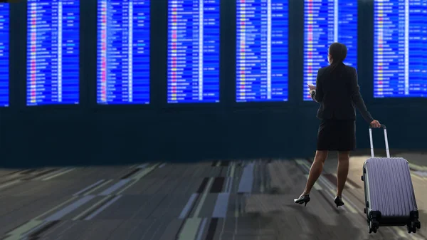 Бізнес-леді в міжнародному аеропорту, дивлячись на рейс в — стокове фото