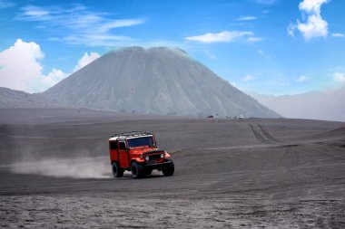 Bromo Dağı, Doğu Java, Endonezya 'da cip.
