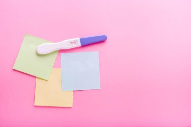 Yapışkanlı not sonrası gebelik testi