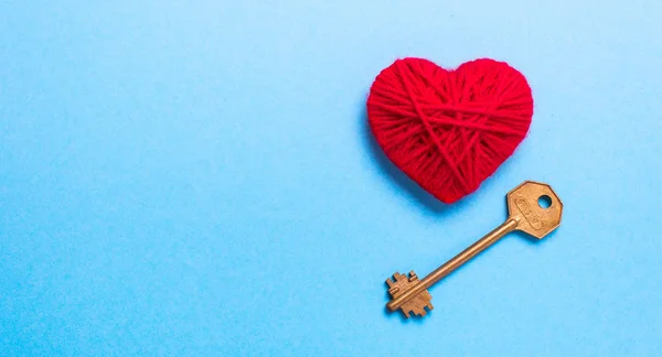 Sleutel tot het hart en de liefde — Stockfoto