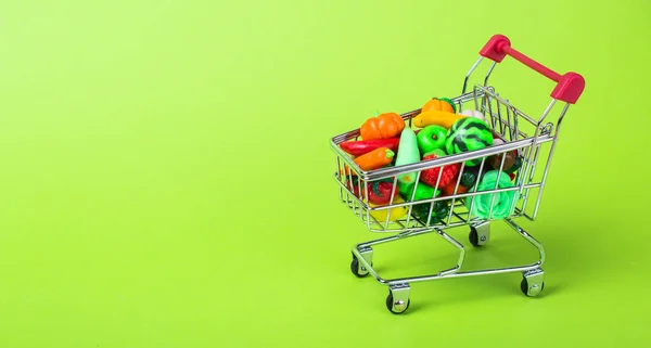 Shopping cart with fruits and vegetables — Stock Photo, Image