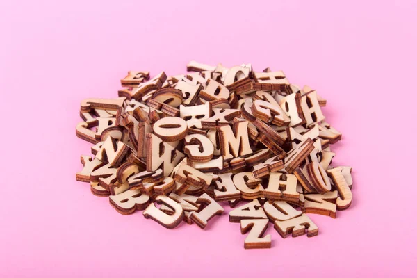 Holzbuchstaben des englischen Alphabets — Stockfoto