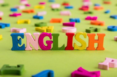 Word, İngilizce alfabenin renk ahşap harflerin