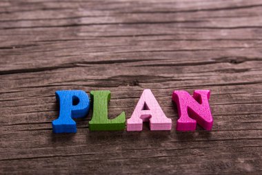 ahşap harflerin planı kelime yapılmış