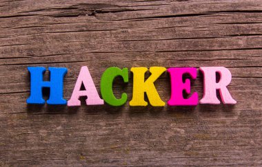 ahşap harflerin hacker kelime yapılmış