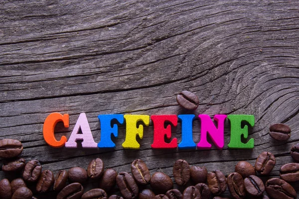 Woord cafeïne en koffiebonen — Stockfoto