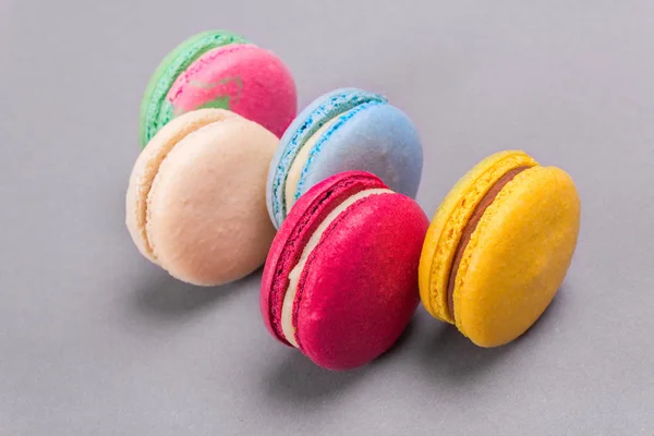 Bolo macaron ou macaroon cookies coloridos — Fotografia de Stock
