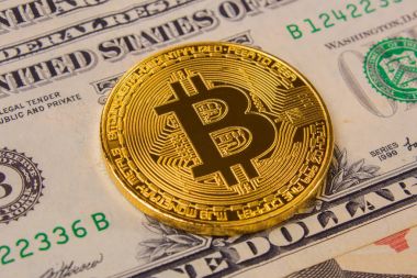 Bozuk para bitcoin para yığını zemin üzerine