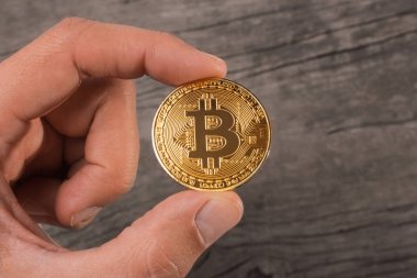 Sikke bitcoin metin için boş bir alanı olan bir adam tarafından düzenlenmektedir
