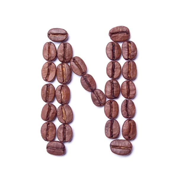Bokstaven N av kaffebönor från alfabetet isolerad på vit backgro — Stockfoto
