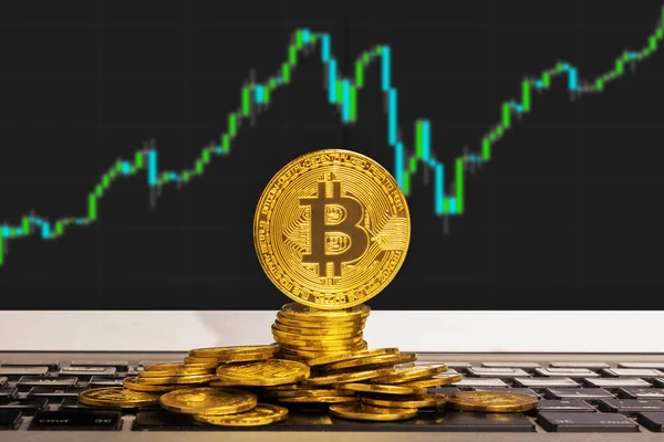 Csomó Aranyat Felső Bitcoin Laptop Billentyűzeten Növekedés Crypto Valuta Bitcoin — Stock Fotó