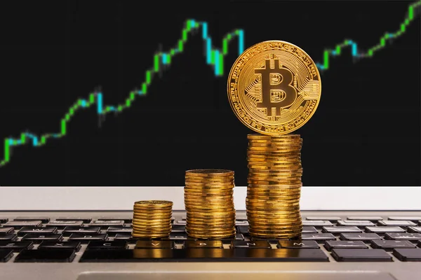 Stairs Gold Coins Bitcoin Laptop Keyboard Graph Growth Crypto Currency — Stock Photo, Image