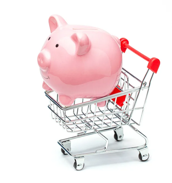 Rosa Sparschwein und Einkaufswagen isoliert auf weißem Hintergrund. das Konzept, beim Einkaufen im Laden Geld zu sparen — Stockfoto