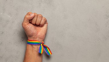 LGBT gökkuşağı kurdelesi. Gri arkaplan