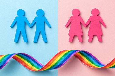 İki gey ve Lezbiyen el ele tutuşuyor. Lgbt aşkı