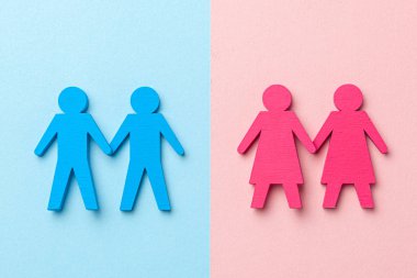 İki gey ve Lezbiyen el ele tutuşuyor. Lgbt aşkı