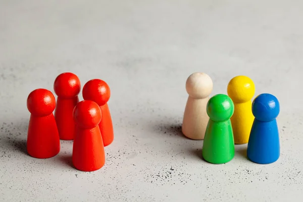 Duas equipas de negócios. Grupo vermelho e colorido de funcionários . — Fotografia de Stock