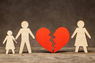 Çocuklu bir ailede boşanmak. Annem aileyi terk etti ve babamı bebekle bıraktı.