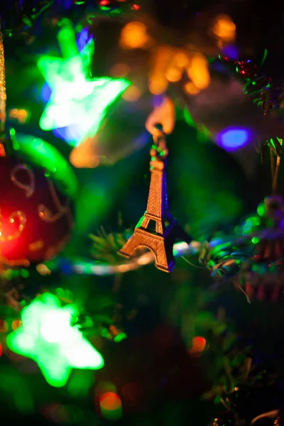 Neujahrswunsch Spielzeugeiffelturm Weihnachtsbaum — Stockfoto