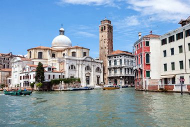 canal, Venice, İtalya eski evlerden görünümünü
