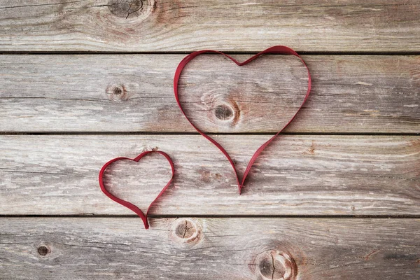 iki kalp şerit üzerinden. Sevgiliye arka plan