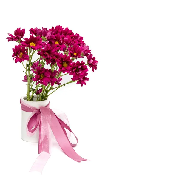 Pink chrysanthemums bouquet in vase isolated on white background — Stock Photo, Image