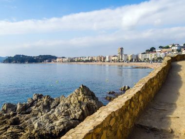 Villa Vella, Tossa de Mar, Costa Brava, Katalonya, İspanya Ortaçağ Kalesi sahilinden görünümü