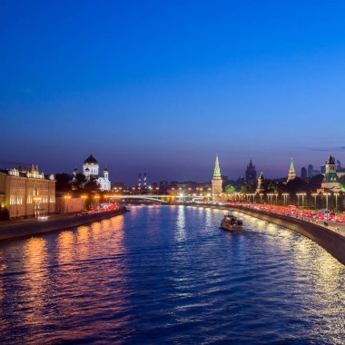 Moskova cityscape, Moskova Kremlin görünümünü ve Moskova Nehri Moskova, Rusya, gün batımı görünümünde çıkabilir