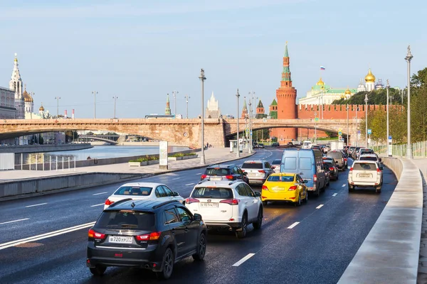 sabah trafik Kremlin setin sokak üzerinde