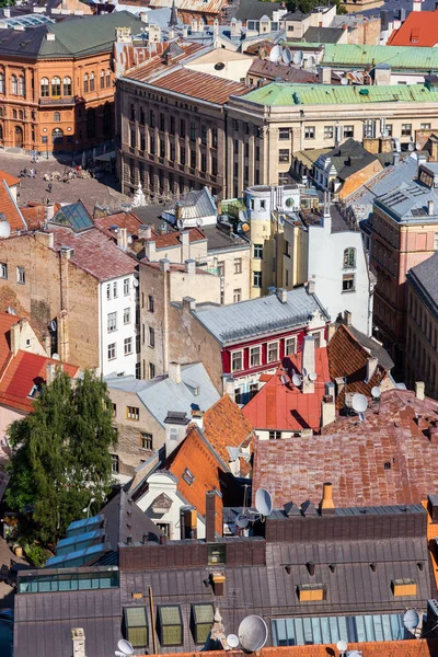 Paslı çatılar, Riga, Letonya (üstten görünüm ile eski evleri) — Stok fotoğraf